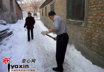 七旬老人10年来穿单衣过冬