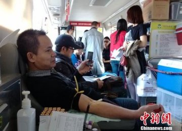 浙江爱心支援雅安 近千杭州市民自发献血