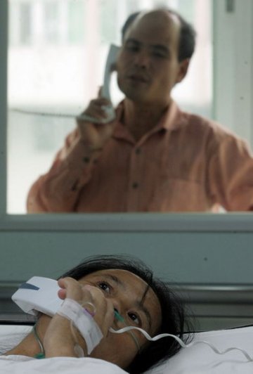 病房内外一线牵