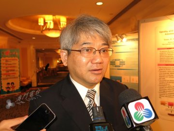 李展润：暂未考虑设新职位吸大专护士毕业生