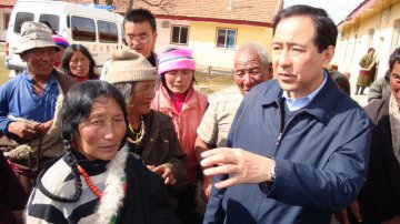 中国疾控中心王宇主任一行赴四川阿坝州考察计划免疫和地方病等防治工作