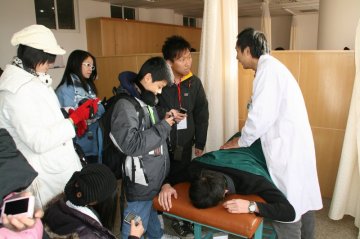 香港红十字会青少年代表团来我校参观访问