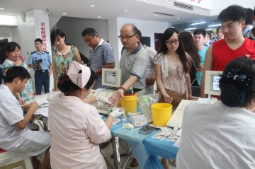 省荣军医院义务献血 传递真情的“红色纽带”