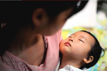 白血病女童病危需特效药品 其母通过微博找到药