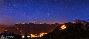 3.壮美夜空图折射繁华都市光污染