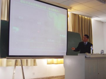 我校中药学国家重点学科成功举办“新型给药系统制剂创新的高技术平台-超临界流体医药结晶技术开发进展”学术报告会