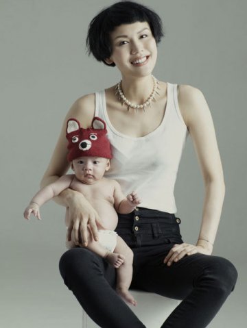 12名香港女星妈妈拍2013年慈善月历