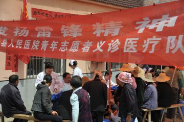 宿松县医院青年志愿者来到下仓镇开展义诊