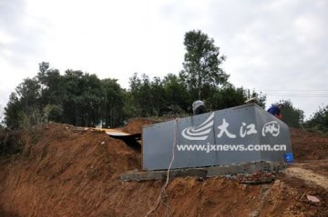 自来水厂将未经净化水输送给村民 水中常现蚂蝗