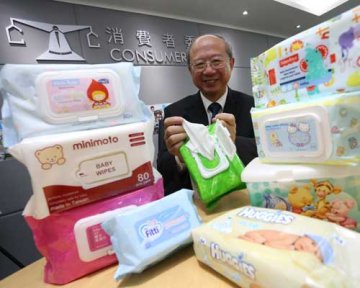 婴儿湿纸巾75%含防腐 建议家长尽量用清水清洁