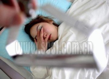 19岁老鸨强逼接客 两女孩凌晨冒死跳楼（附图）