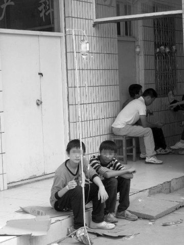 河南开封一乡中几十名学生疑似食物中毒 校长被停职