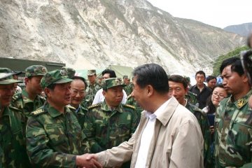 国务院副总理、国家抗震救灾副总指挥回良玉看望慰问院所赴汶川医疗队
