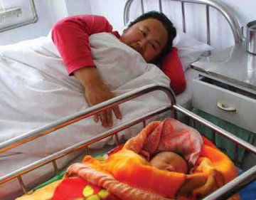 234斤产妇生下10斤重男婴