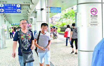的士站禁烟形同虚设