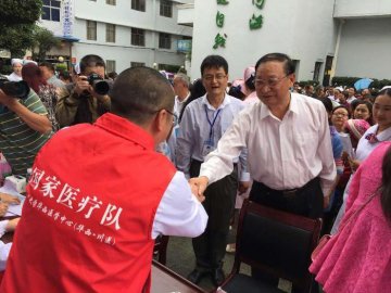 国家医疗队继续赴部分全国集中连片特困地区开展义诊活动