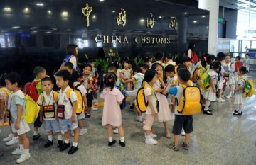 深港跨境学童奔波生活