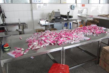 穗警缴20万支假皮肤药