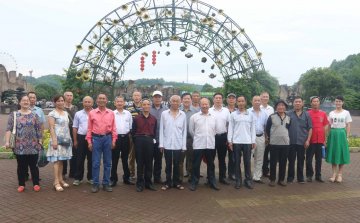 医院组织轮养残疾军人到生态动物园参观