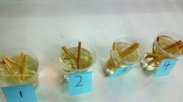 一次性筷子劣质一烫水变黄：不用是保命