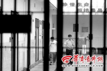 医院教授亲手将女儿送进强制戒毒所
