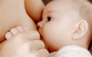 让人动容的母乳喂养温馨时刻