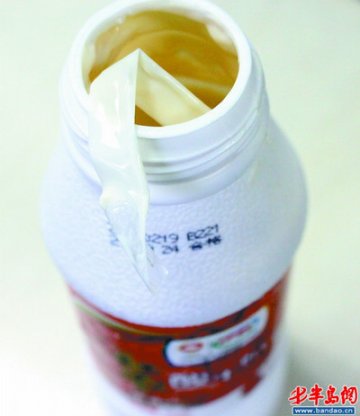 伊利牌牛奶：喝出塑料 厂家愿10倍赔偿