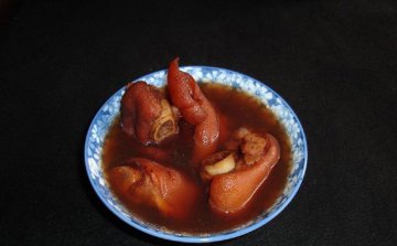 民间验方：土茯苓生地煲猪脚可治疗皮肤病