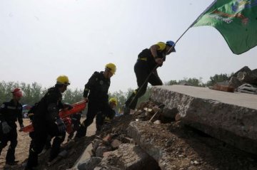记者亲历“地震灾害”