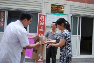 我局为医疗救助“一站式”服务定点医院配发电脑