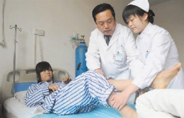 少女跳楼保贞节致瘫3年后接受手术