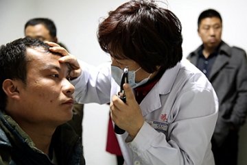 眼病专家义诊受欢迎