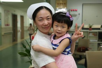 女童七楼坠下奇迹生还