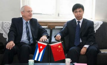 古巴医疗服务中心代表团访问我校