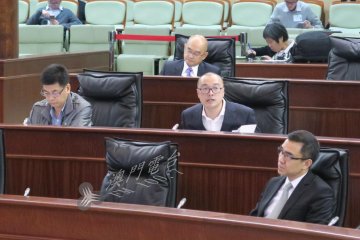 陈亦立倡修法让商厦开私家诊所