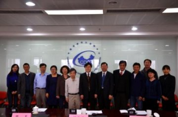 台湾欧巴尼基金会专家来我中心交流访问
