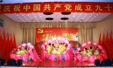 弋矶山医院员工“唱首红歌献给党” 院内红歌缭绕