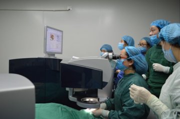 做近视手术 寒假爱尔眼科安全摘镜