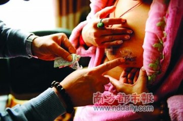 丰胸生育后乳汁变黄色胶状 奥美定成体内炸弹