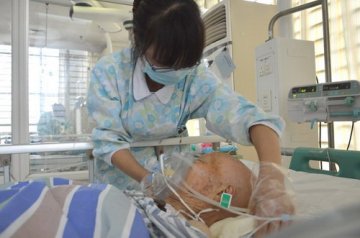 新桥医院为百岁老人完成开颅手术