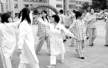 医患共演《感恩的心》