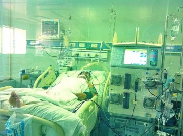 河南首例感染H7N9患者家乡探访：村内路边撒石灰