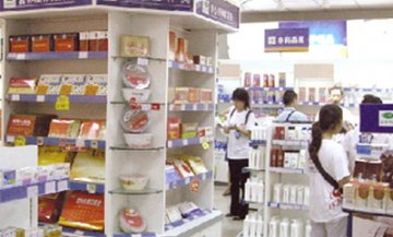 谁来左右药店定位？
