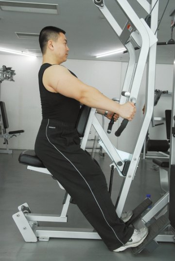 健身教练为医护人员亲授健身操
