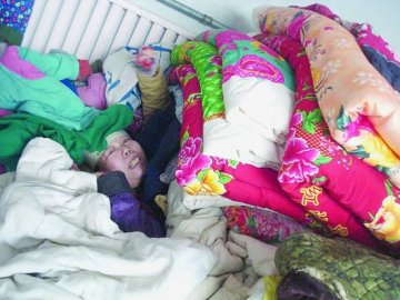 女子怕冷怕风13年未出过家门