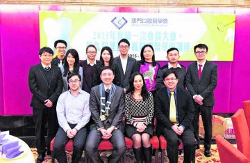 口腔医学会倡关顾长者牙齿