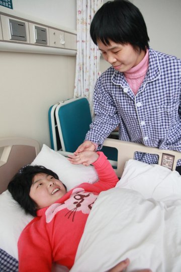 临床快递：湖南首例儿童活体移植，坚强母亲“捐肝”救女