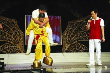 男子能穿256公斤铁鞋将赴意大利表演