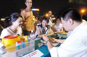 福州市民夜间献血