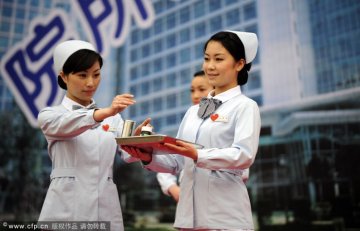 护士换新装 蝴蝶结点缀素雅清新的护士服